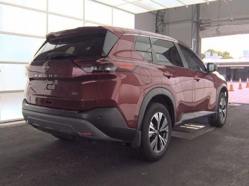 Used 2023 Nissan Rogue SV image 4
