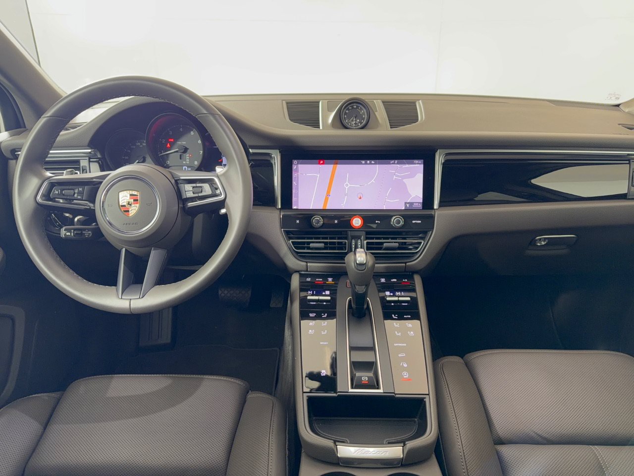 Certified 2025 Porsche Macan w/ Premium Package Plus AWD/4WD image 20