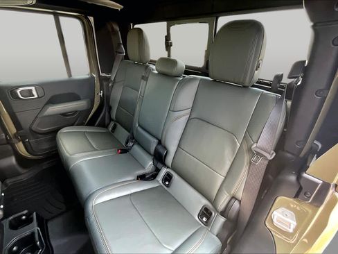 Used 2025 Jeep Gladiator Mojave AWD/4WD image 21