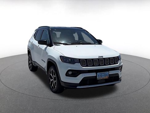 Used 2025 Jeep Compass Limited AWD/4WD image 3