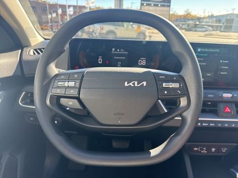 New 2025 Kia K4 LXS image 24