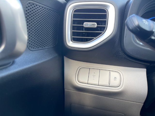 Used 2025 Hyundai Venue SEL FWD image 23