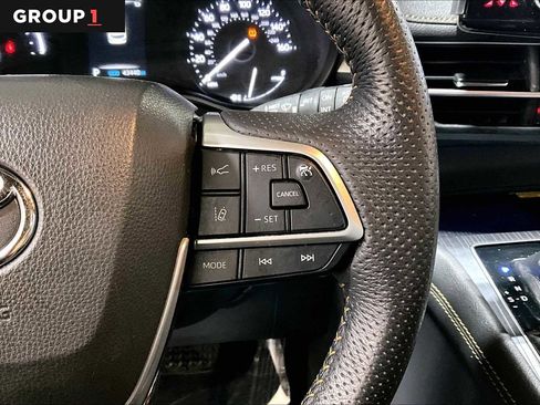 Certified 2022 Toyota Sienna XLE Woodland Edition image 25