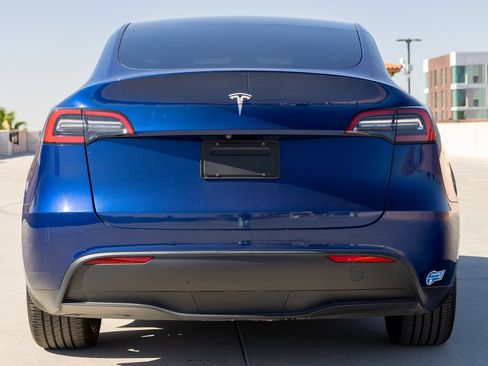 Used 2021 Tesla Model Y Long Range AWD/4WD image 15
