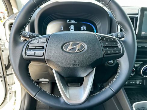 Used 2026 Hyundai Venue SEL FWD image 16