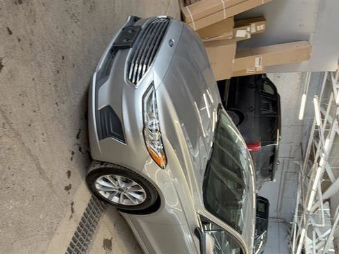 Certified 2020 Ford Fusion SE image 3
