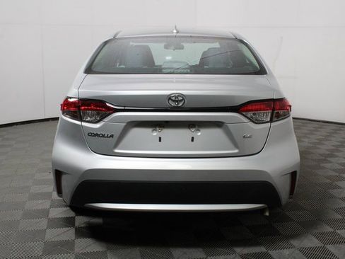 Used 2022 Toyota Corolla LE image 6