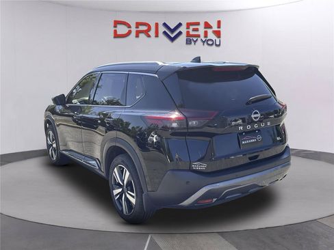 Used 2023 Nissan Rogue SL w/ SL Premium Package FWD image 6