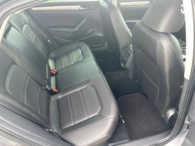Used 2022 Volkswagen Passat 2.0T SE FWD image 47