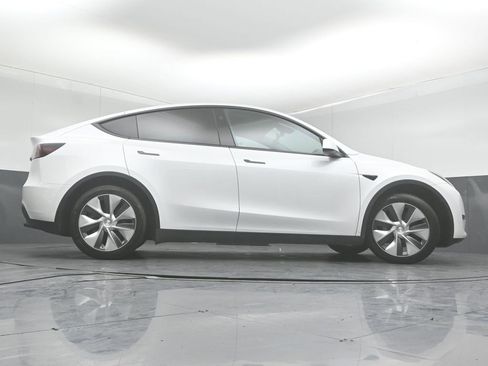 Used 2023 Tesla Model Y Long Range image 38