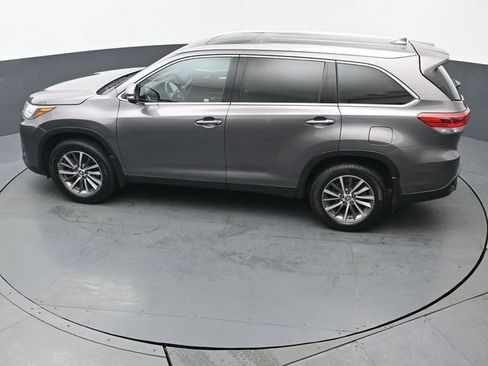 Certified 2019 Toyota Highlander XLE image 42