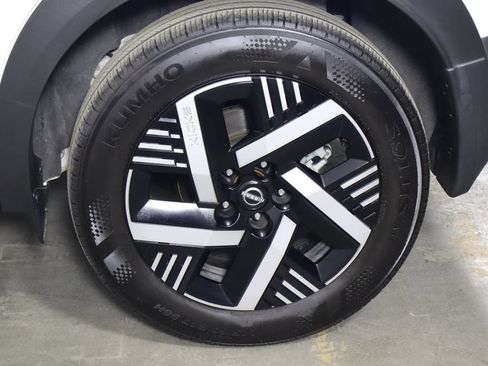 Used 2025 Nissan Kicks SV FWD image 39