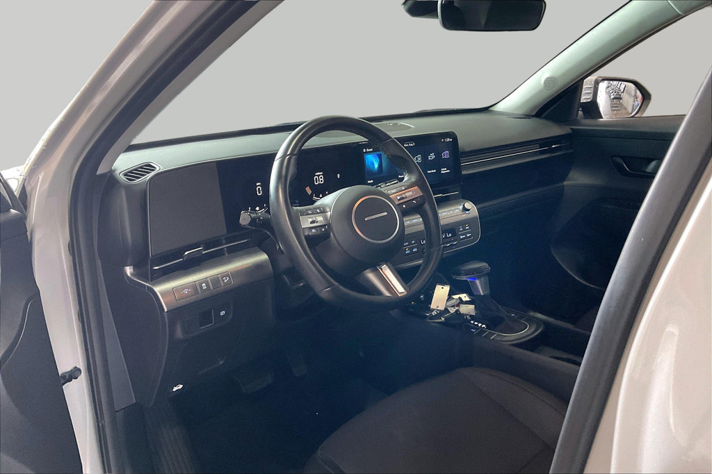 Used 2025 Hyundai Kona SEL AWD/4WD image 4