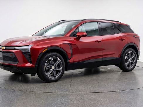 Used 2025 Chevrolet Blazer LT image 3