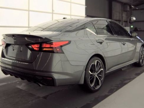 Used 2023 Nissan Altima 2.5 SR w/ SR Premium Package FWD image 3