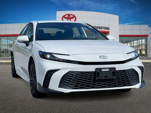 Used 2026 Toyota Camry SE AWD/4WD image 1
