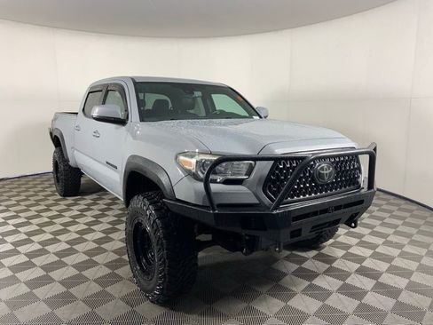 Used 2018 Toyota Tacoma TRD Off-Road w/ TRD Premium Off Road Package AWD/4WD image 1