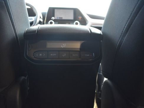 Used 2025 Toyota Highlander LE FWD image 28