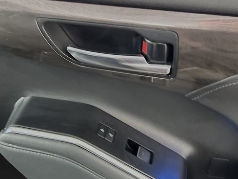 Used 2022 Toyota Highlander Limited image 32