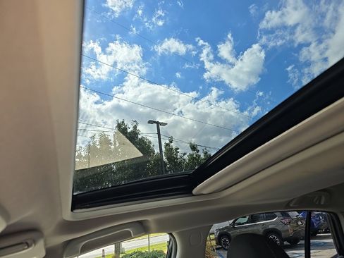 Used 2021 Subaru Crosstrek 2.0i Premium w/ Moonroof Package image 12