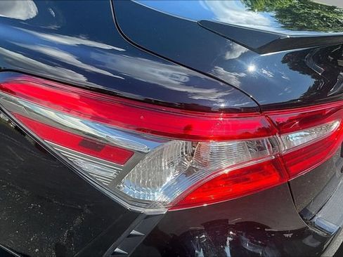 Used 2018 Toyota Camry SE w/ Moonroof Package FWD image 22