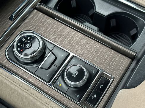 Used 2023 Ford Expedition Limited image 23