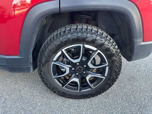 Used 2025 Jeep Compass Trailhawk image 29