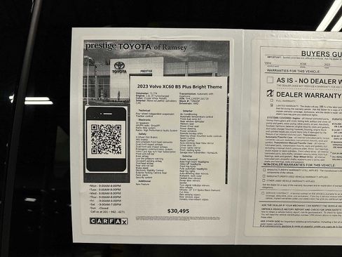 Used 2023 Volvo XC60 B5 Plus image 13