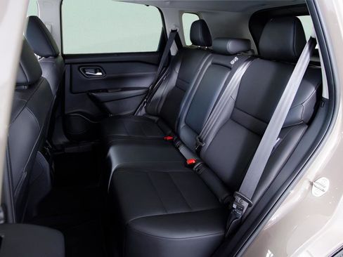 Used 2025 Nissan Rogue SV w/ SV Premium Package image 13