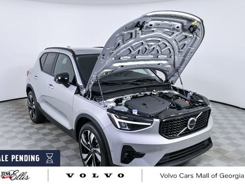 Certified 2025 Volvo XC40 B5 Plus AWD/4WD image 34