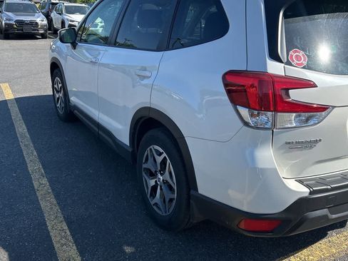 Used 2023 Subaru Forester Premium AWD/4WD image 2