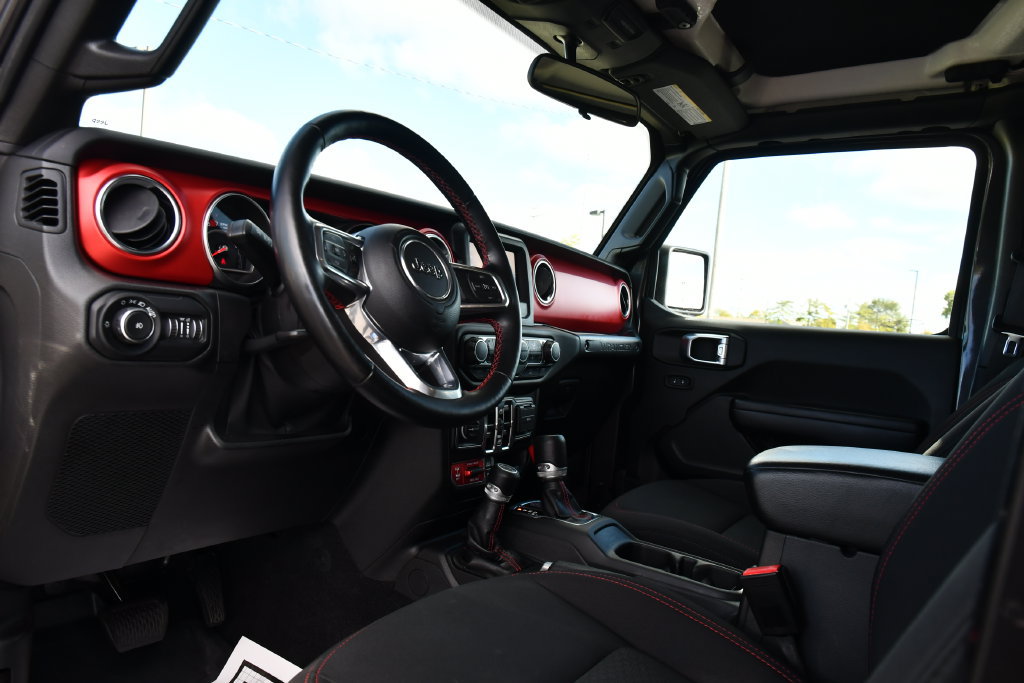 Used 2021 Jeep Wrangler Unlimited Rubicon w/ Cold Weather Group AWD/4WD image 19