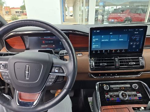 Used 2024 Lincoln Navigator L Reserve AWD/4WD image 12