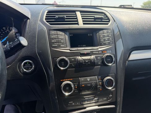 Used 2018 Ford Explorer XLT AWD/4WD image 27