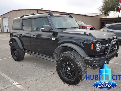 Used 2023 Ford Bronco Wildtrak image 7