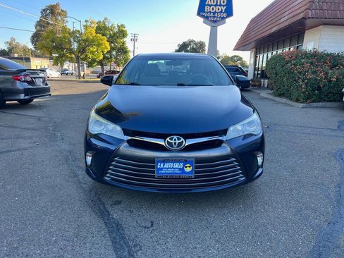 Used 2016 Toyota Camry LE image 3