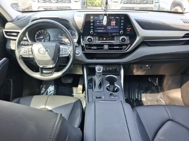 Used 2021 Toyota Highlander XLE FWD image 7