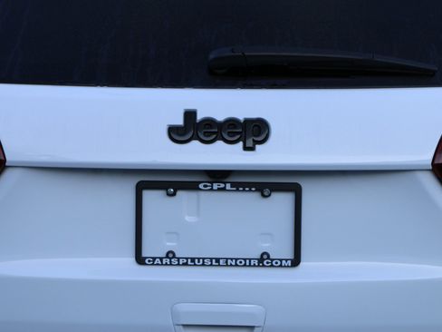 Used 2020 Jeep Grand Cherokee Altitude RWD image 5
