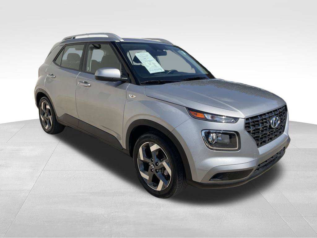Used 2025 Hyundai Venue SEL FWD image 3