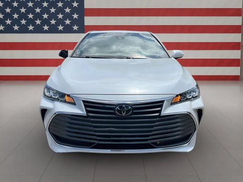 Used 2020 Toyota Avalon XLE w/ Moonroof Package FWD image 2