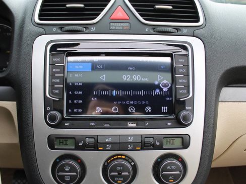 Used 2009 Volkswagen Eos Komfort image 23