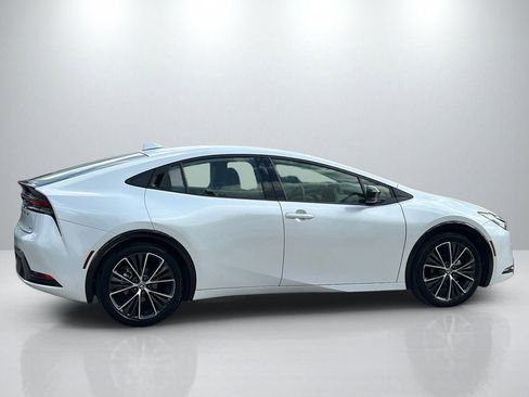 Used 2025 Toyota Prius XLE image 4