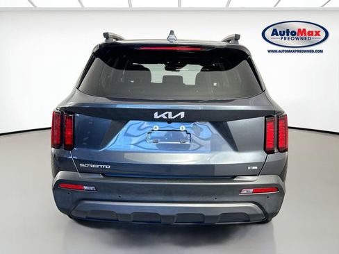Used 2023 Kia Sorento S w/ Panoramic Sunroof Package AWD/4WD image 8