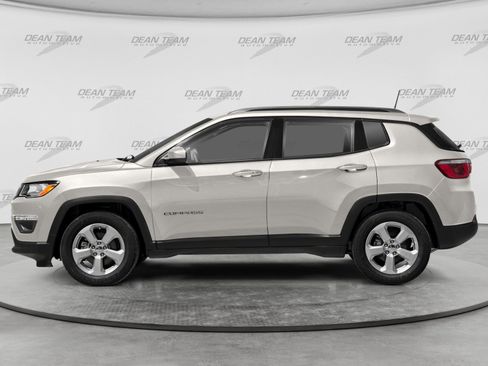 Used 2018 Jeep Compass Latitude w/ Safe & Security Group AWD/4WD image 5
