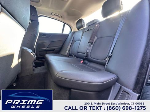 Used 2017 Jaguar XE Premium image 11