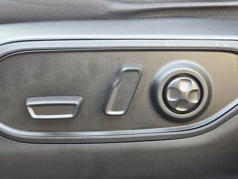 Used 2023 Jeep Grand Cherokee Laredo image 25