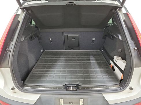 Used 2019 Volvo XC40 T5 R-Design image 10
