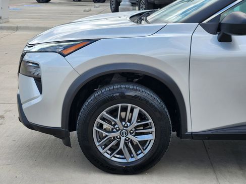 Used 2024 Nissan Rogue S AWD/4WD image 10