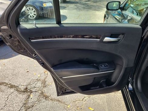 Used 2019 Chrysler 300 Limited image 27