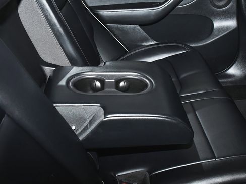 Used 2022 Tesla Model Y Long Range image 50